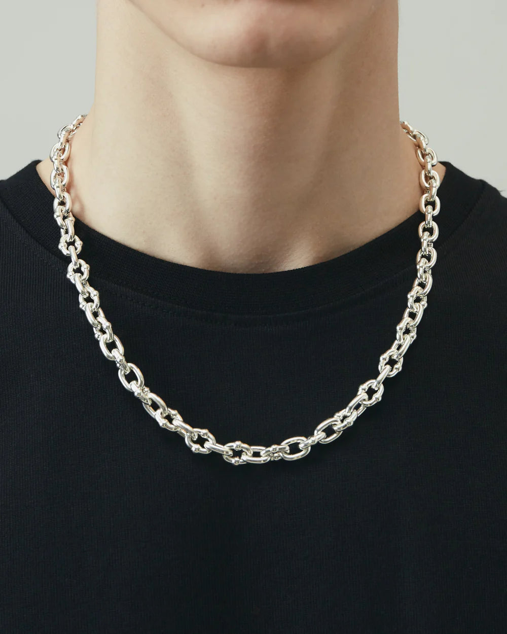 THICK SILVER UMLAUT LINK NECKLACE