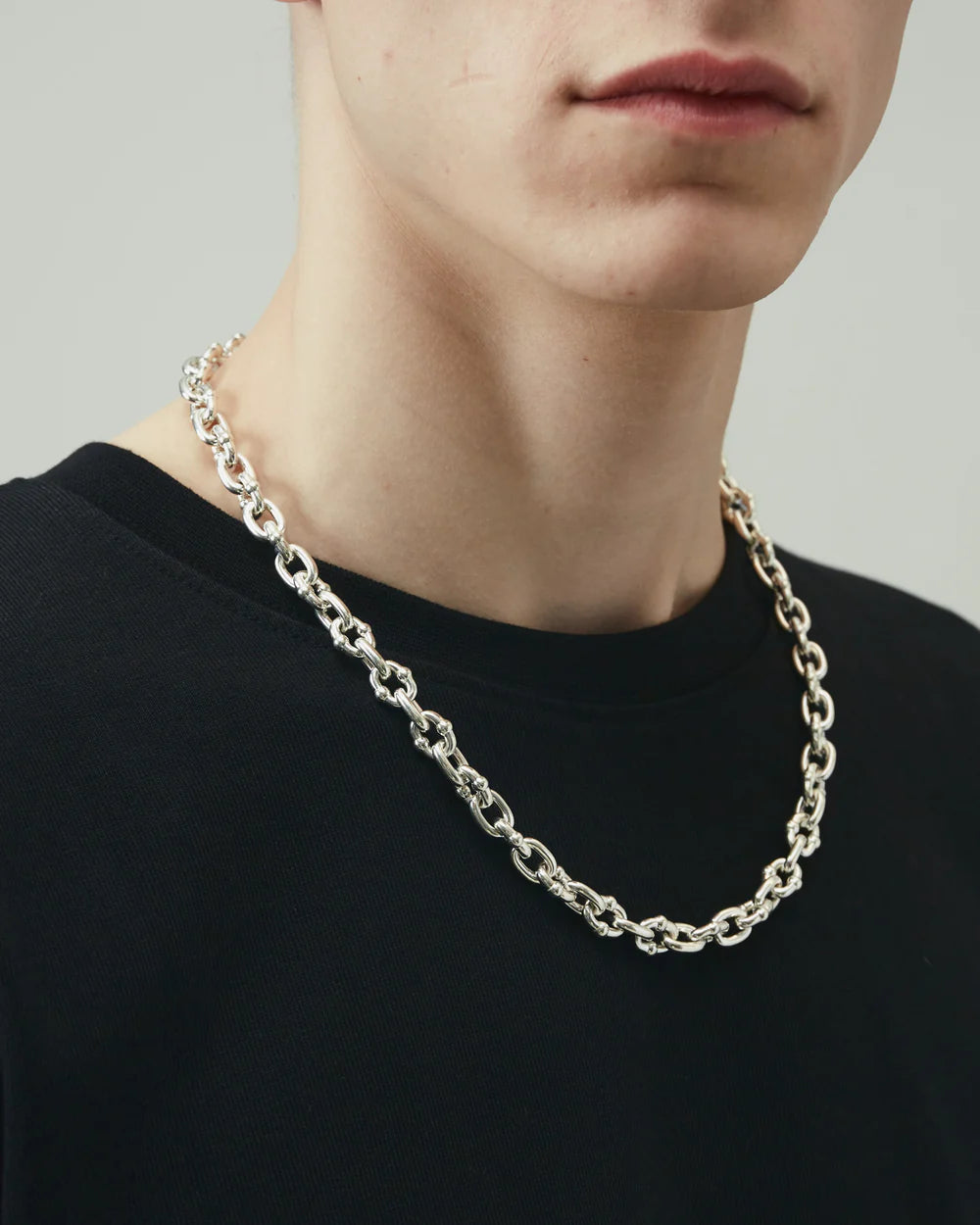 THICK SILVER UMLAUT LINK NECKLACE