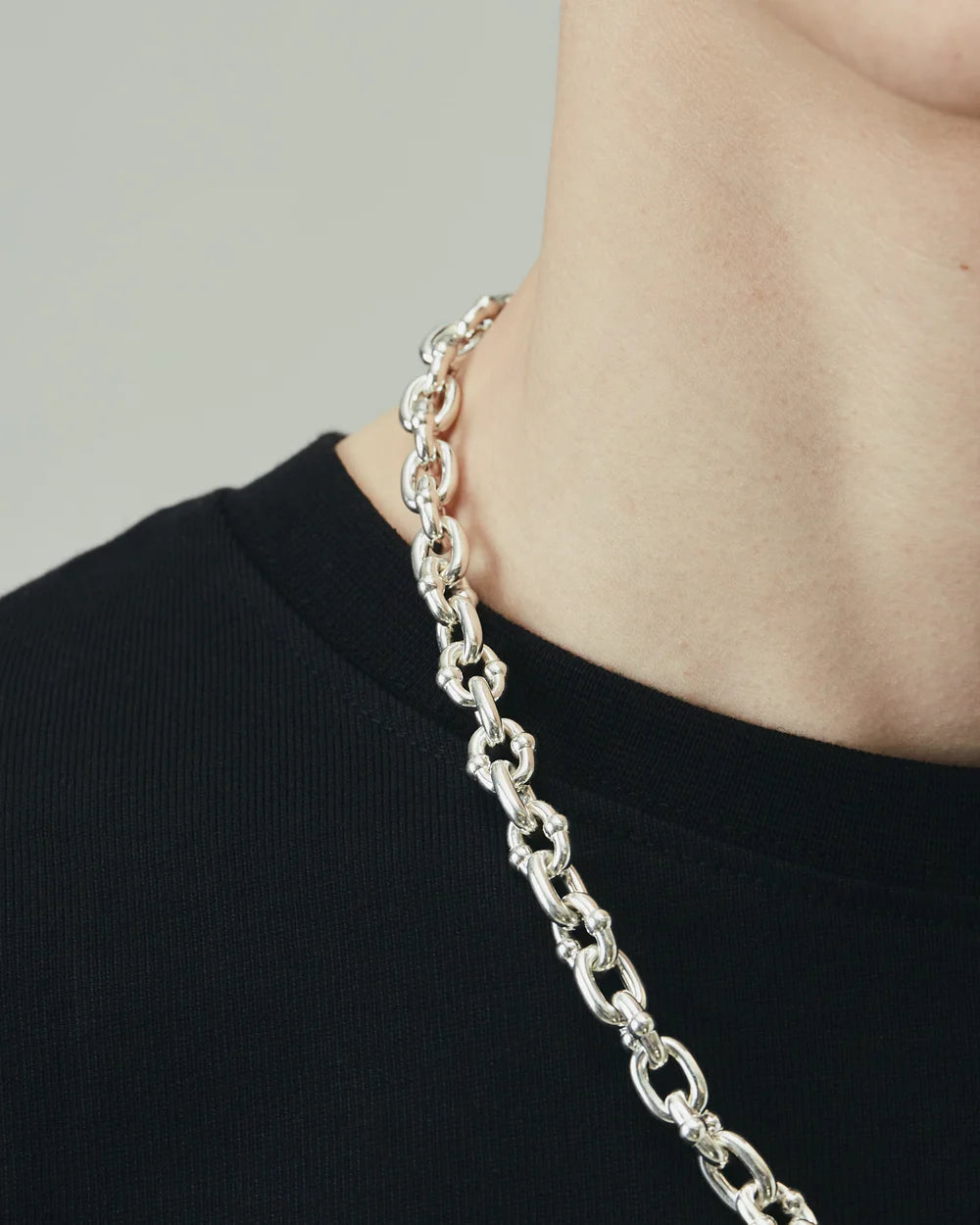 THICK SILVER UMLAUT LINK NECKLACE