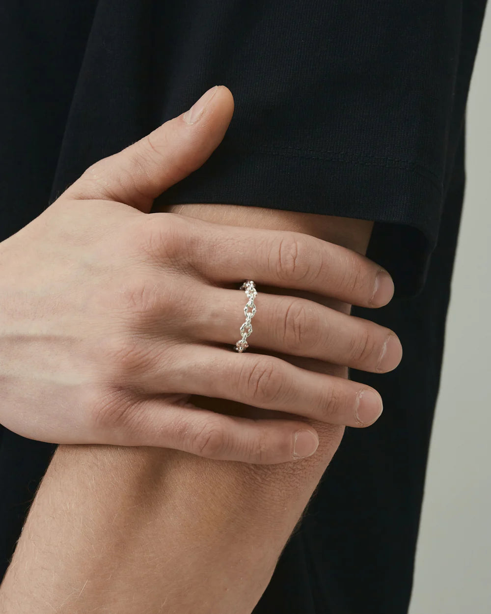 SILVER UMLAUT LINK RING