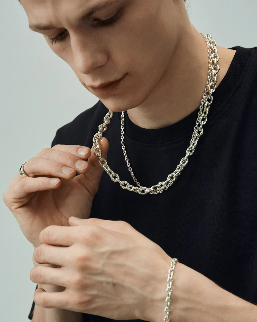 THICK SILVER UMLAUT LINK NECKLACE