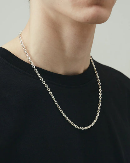 THIN SILVER UMLAUT LINK NECKLACE