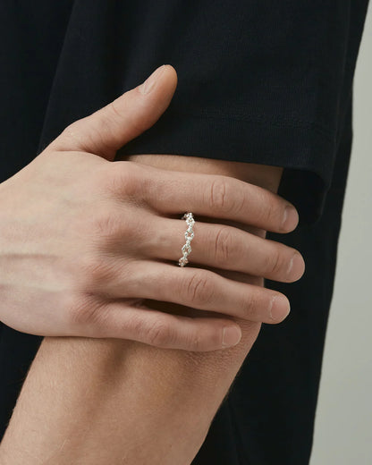 SILVER UMLAUT LINK RING